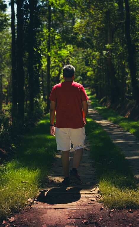 Beginner Guide to Mindful Walking: Step into Calm and Clarity